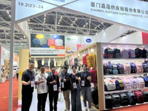bonrooybag team at the booth